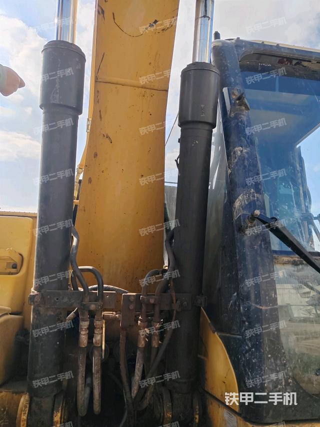 大臂油缸整體?豎拍（工作和回轉(zhuǎn)裝置）