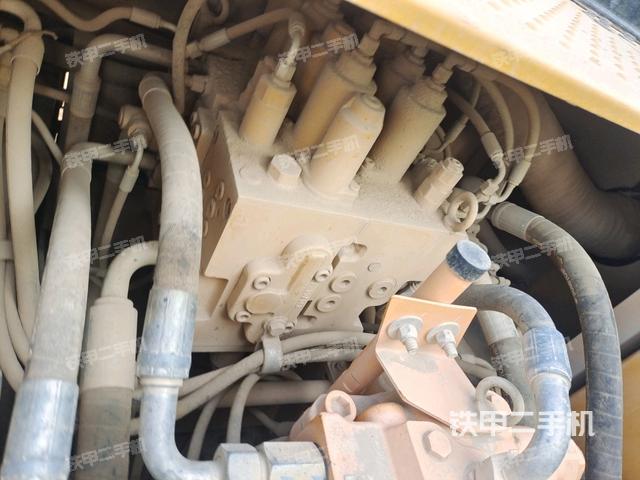 發(fā)動(dòng)機(jī)室（上車(chē)部件）