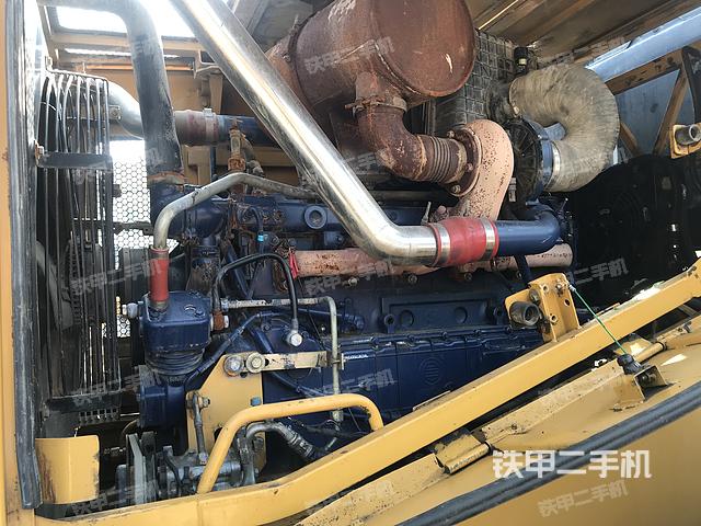 發(fā)動(dòng)機(jī)右側(cè)（整機(jī)外觀及大件）