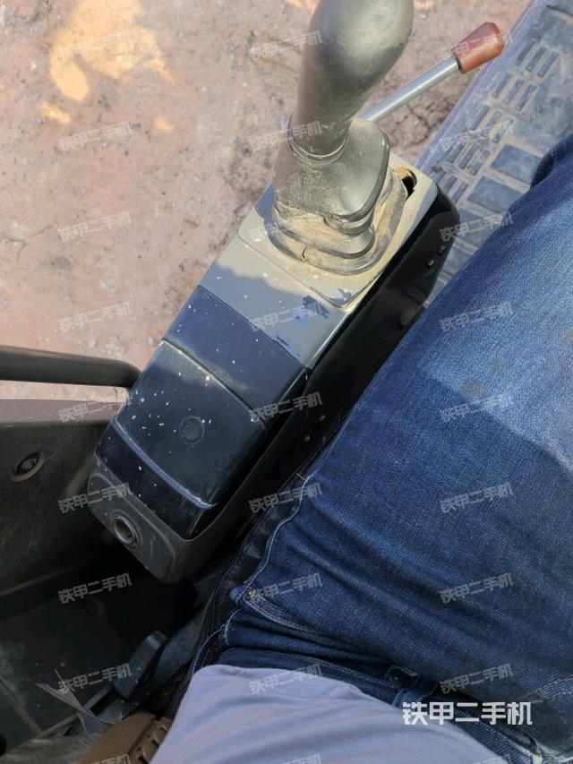 座椅右側(cè)控制臺/鑰匙門/油門/含右手柄（駕駛室部分）