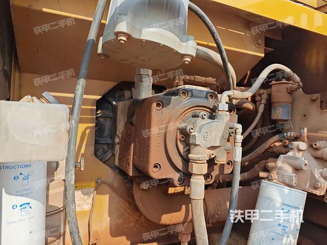 液壓泵艙室正面整體(整機(jī)外觀) 液壓泵艙室正面整體(整機(jī)外觀)