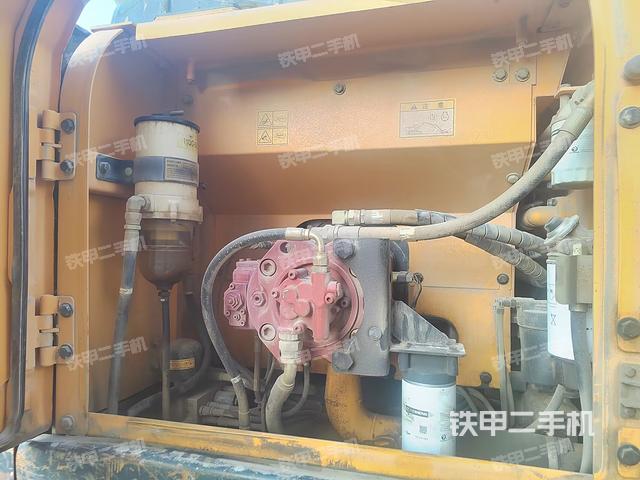 液壓泵艙室正面整體（整機(jī)外觀）