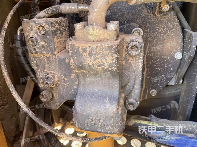 液壓泵艙室正面整體（整機(jī)外觀）