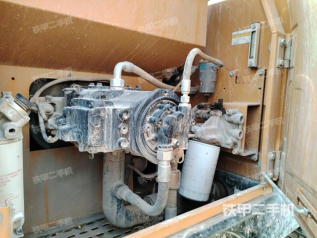 液壓泵艙室正面整體(整機(jī)外觀) 液壓泵艙室正面整體(整機(jī)外觀)