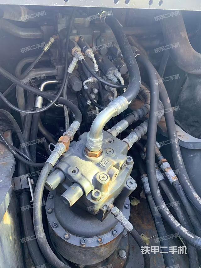 回轉(zhuǎn)馬達(dá)和主控閥(整機(jī)外觀) 回轉(zhuǎn)馬達(dá)和主控閥(整機(jī)外觀)