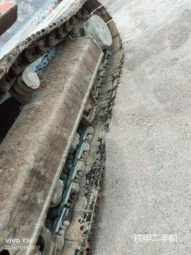 單側(cè)履帶整體（整機(jī)外觀）