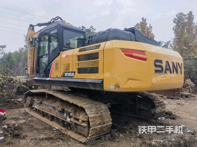 駕駛室頂部（整機外觀）