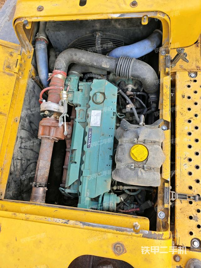 發(fā)動機整體俯視(整機外觀) 發(fā)動機整體俯視(整機外觀)