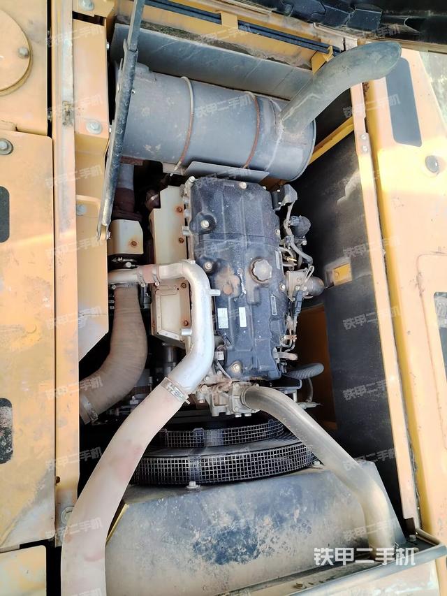 發(fā)動(dòng)機(jī)室（上車部件）