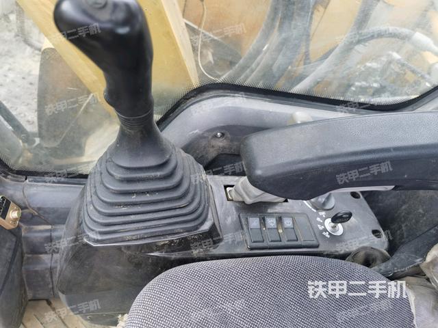 座椅右側(cè)控制臺/鑰匙門/油門/含右手柄(駕駛室部分) 座椅右側(cè)控制臺/鑰匙門/油門/含右手柄(駕駛室部分)