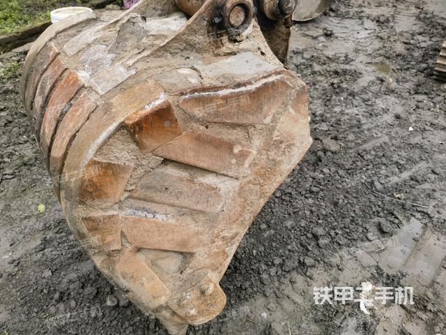 鏟斗45度(工作和回轉(zhuǎn)裝置) 鏟斗45度(工作和回轉(zhuǎn)裝置)
