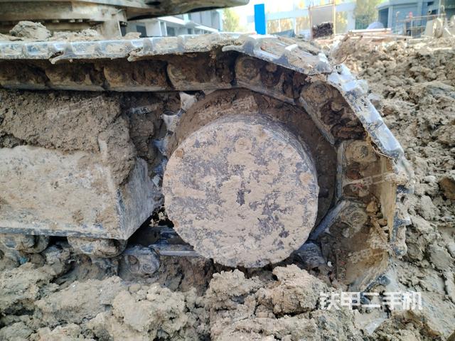 右驅(qū)動(dòng)輪（行走機(jī)構(gòu)）