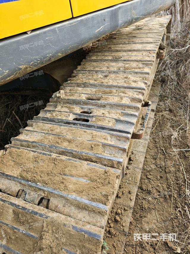 單側(cè)履帶整體(整機外觀) 單側(cè)履帶整體(整機外觀)