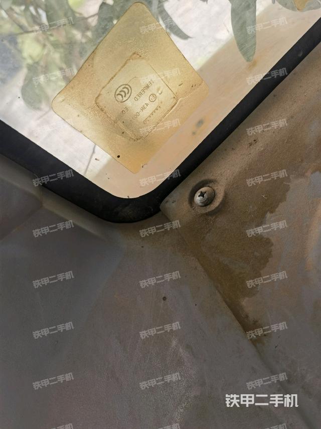 后窗玻璃角標(biāo)(駕駛室部分) 后窗玻璃角標(biāo)(駕駛室部分)
