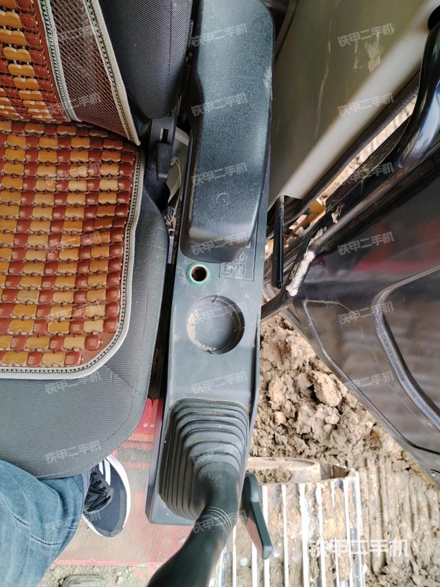 座椅左側(cè)控制臺(tái)/音響/含左手柄（駕駛室部分）