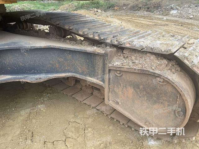 右側(cè)履帶整體(行走機(jī)構(gòu)) 右側(cè)履帶整體(行走機(jī)構(gòu))