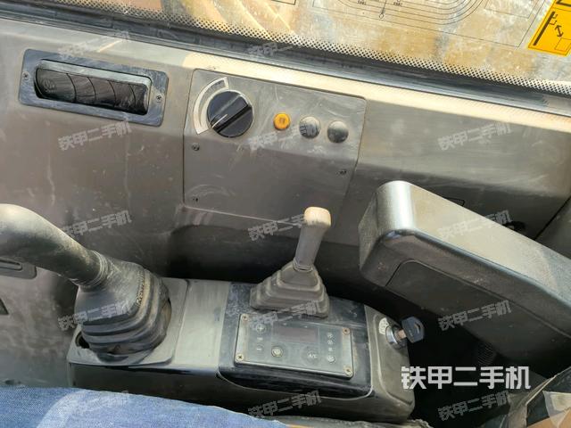 座椅左側(cè)控制臺/音響/含左手柄（駕駛室部分）