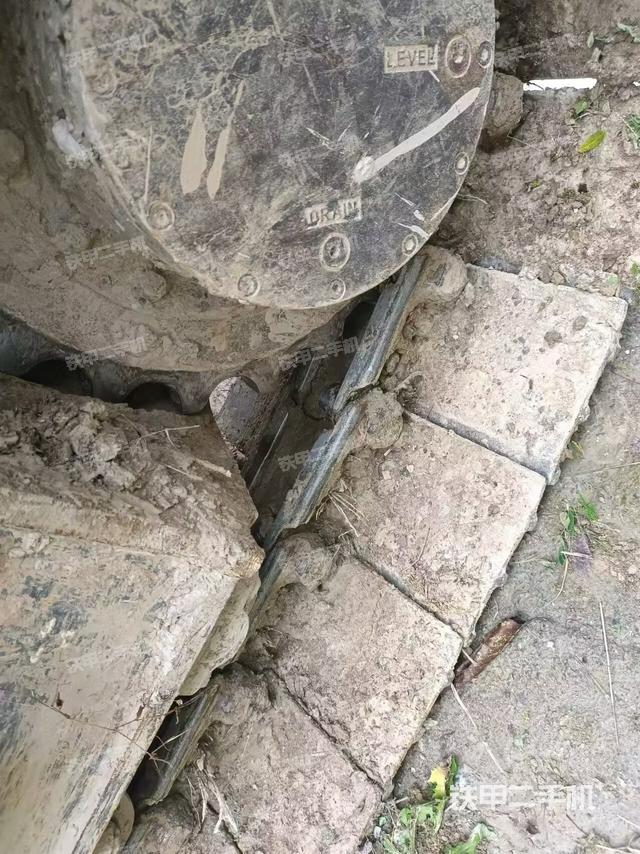 左驅(qū)動(dòng)輪（行走機(jī)構(gòu)）