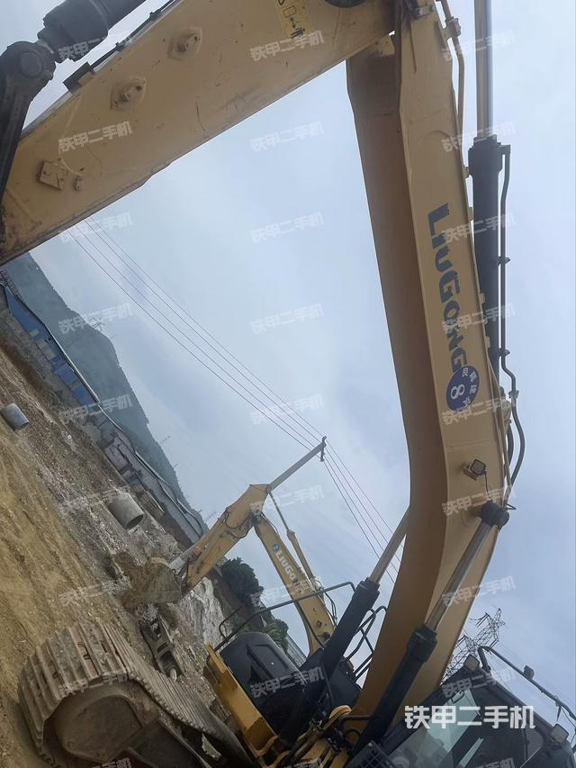 轉(zhuǎn)盤和下車架正前(工作和回轉(zhuǎn)裝置) 轉(zhuǎn)盤和下車架正前(工作和回轉(zhuǎn)裝置)