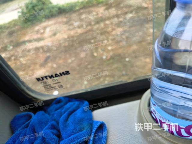 駕駛室左側(cè)全景照（推土機駕駛室）