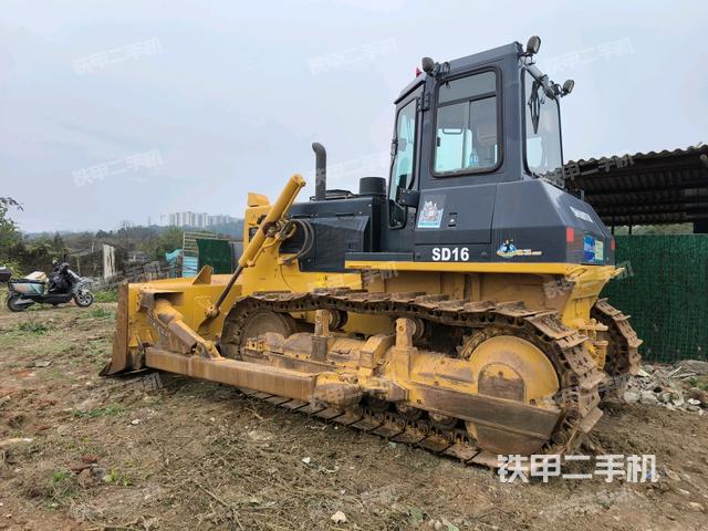 山推SD16标准型推土机的设备实拍-第3张实拍照片