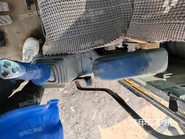 座椅左側(cè)控制臺/音響/含左手柄（駕駛室部分）