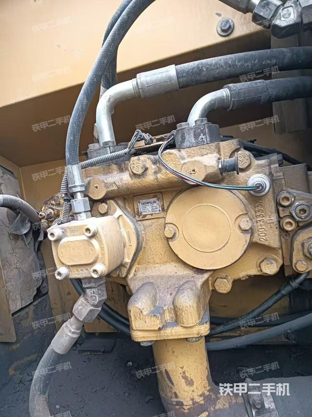 液壓泵艙室正面整體（整機(jī)外觀）