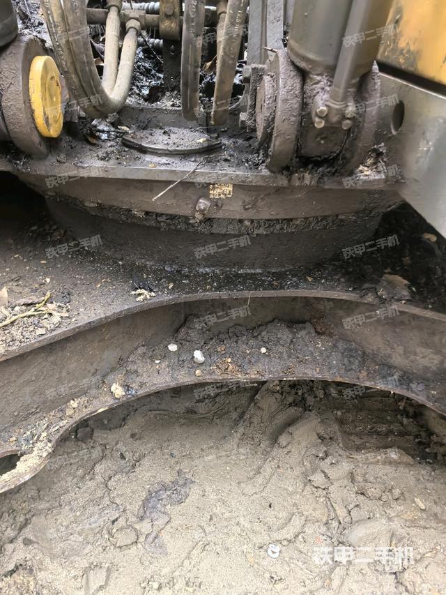 轉(zhuǎn)盤和下車架正前（工作和回轉(zhuǎn)裝置）