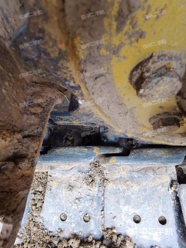 左驅(qū)動輪（行走機構(gòu)）