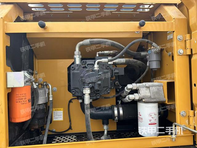 液壓泵艙室正面整體（整機(jī)外觀）