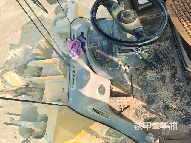 頂棚整體  內(nèi)(駕駛室部分) 頂棚整體  內(nèi)(駕駛室部分)