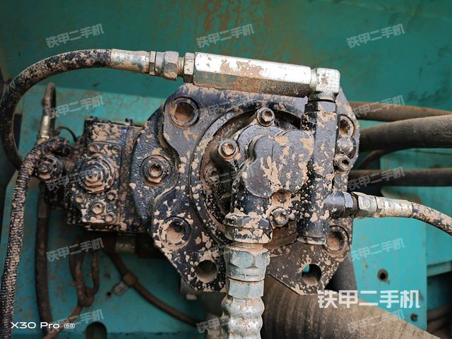 液壓泵艙室正面整體(整機外觀) 液壓泵艙室正面整體(整機外觀)