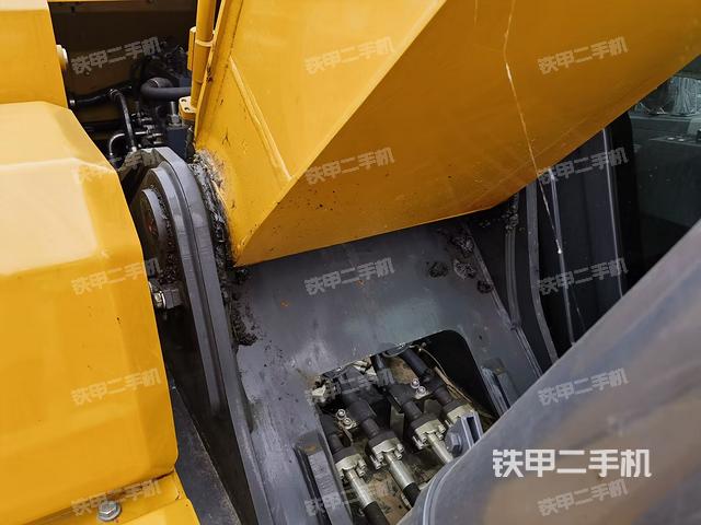 大臂根部?斜視(工作和回轉(zhuǎn)裝置) 大臂根部?斜視(工作和回轉(zhuǎn)裝置)