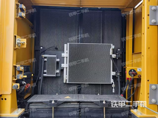散熱器正面(大件艙室) 散熱器正面(大件艙室)