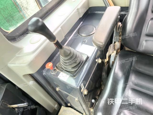 操作手柄右（推土機駕駛室）