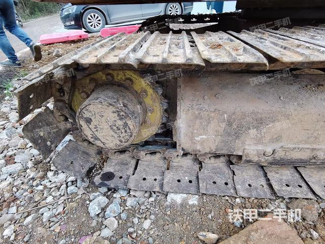 右驅(qū)動輪（行走機構(gòu)）