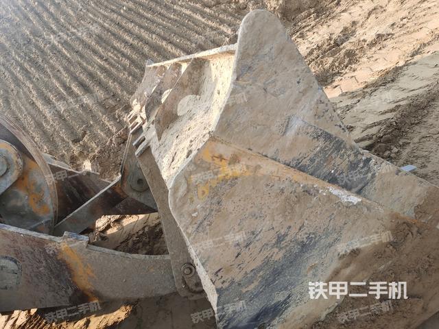 鏟斗油缸側(cè)面(工作裝置) 鏟斗油缸側(cè)面(工作裝置)