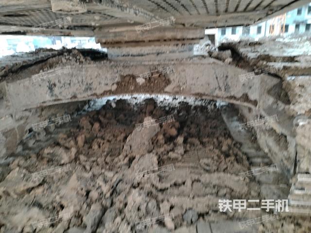 轉(zhuǎn)盤和下車架正前（工作和回轉(zhuǎn)裝置）