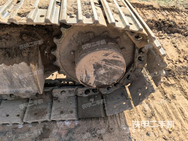 右驅(qū)動輪（行走機構(gòu)）