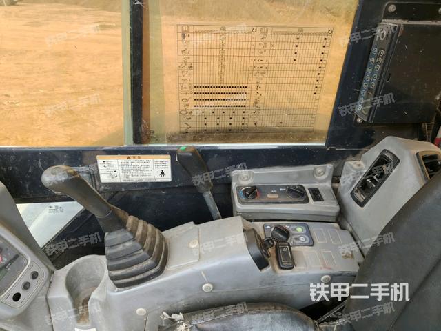 座椅右側(cè)控制臺/鑰匙門/油門/含右手柄（駕駛室部分）