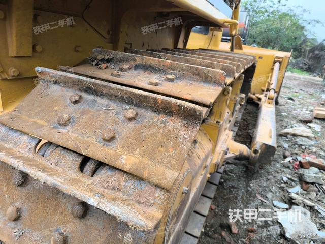 松土器全景（推土機底盤及工作裝置）