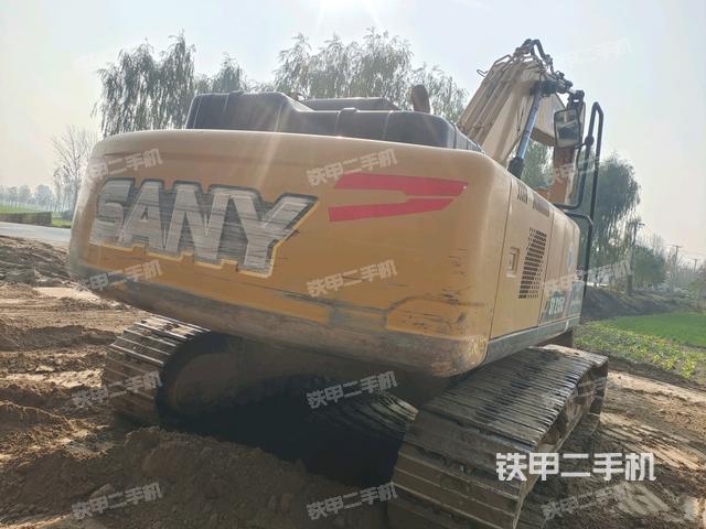 三一重工SY215C挖掘机的设备实拍-第1张实拍照片
