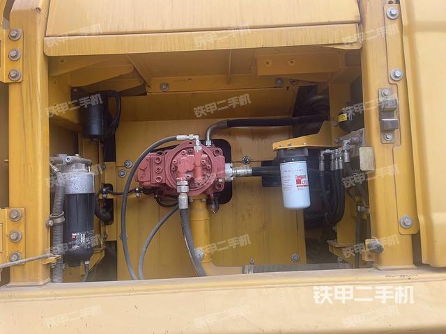 液壓泵斜45?右(大件艙室) 液壓泵斜45?右(大件艙室)