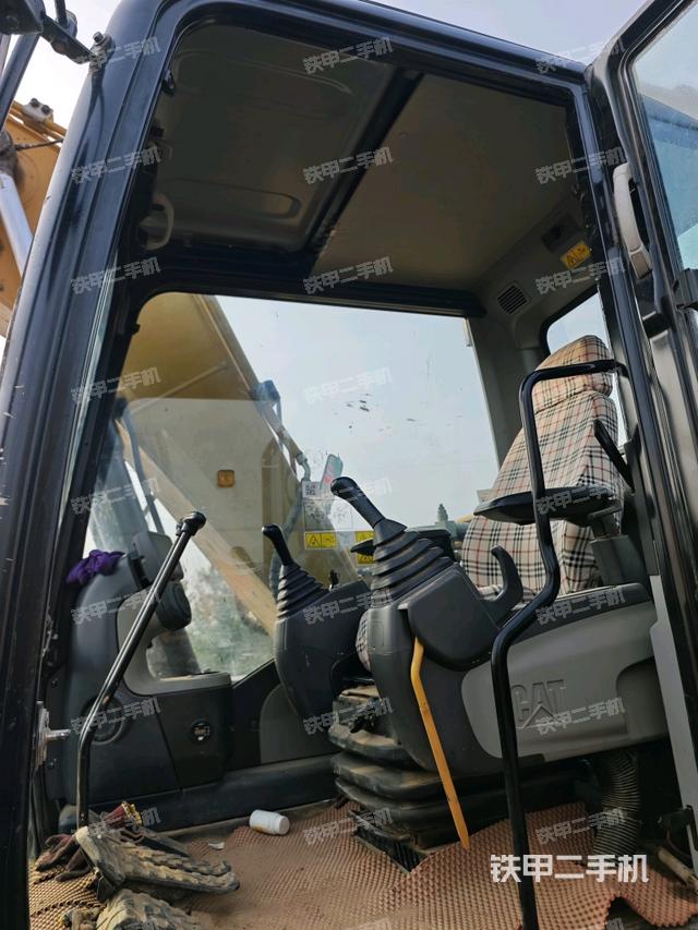 駕駛室整體(整機外觀) 駕駛室整體(整機外觀)
