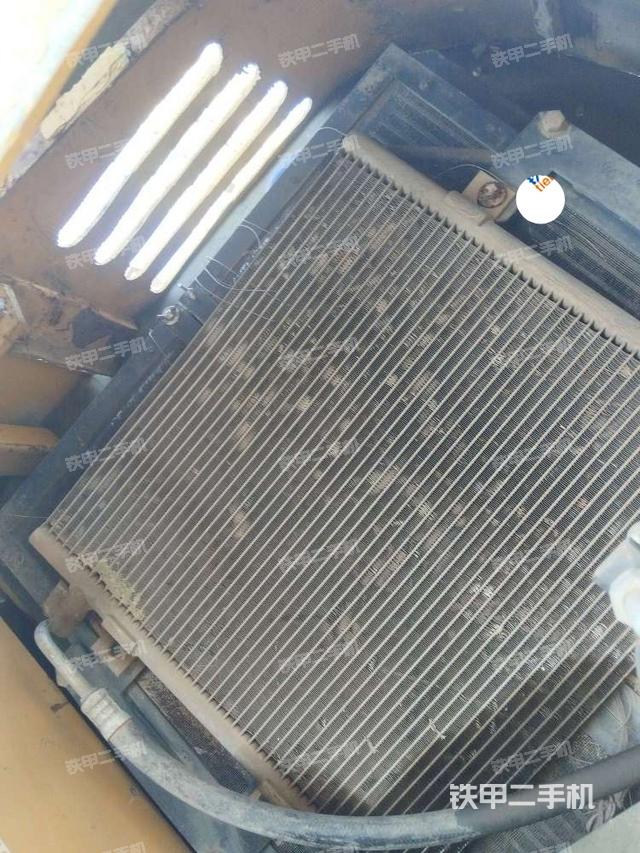 散熱器正面(大件艙室) 散熱器正面(大件艙室)