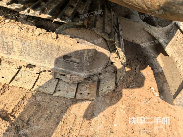 左驅(qū)動輪（行走機構(gòu)）