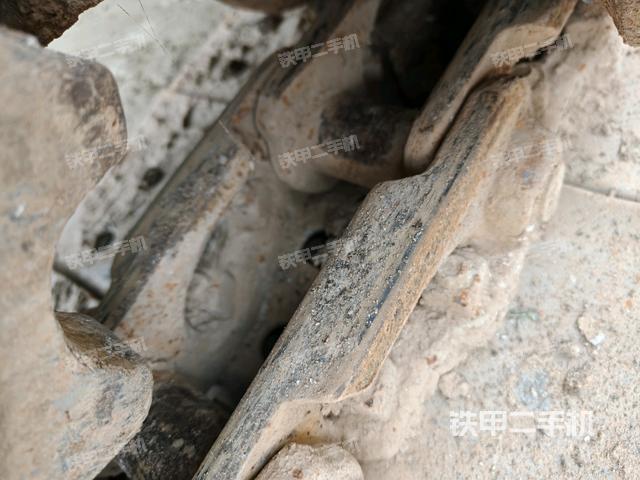 右驅(qū)動輪（行走機(jī)構(gòu)）