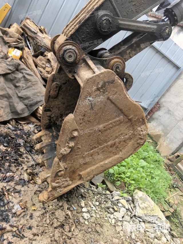 鏟斗右后整體（工作和回轉(zhuǎn)裝置）