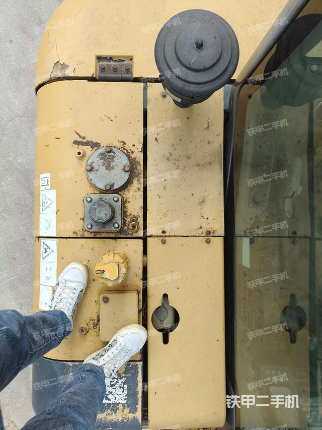駕駛室整體(整機(jī)外觀) 駕駛室整體(整機(jī)外觀)