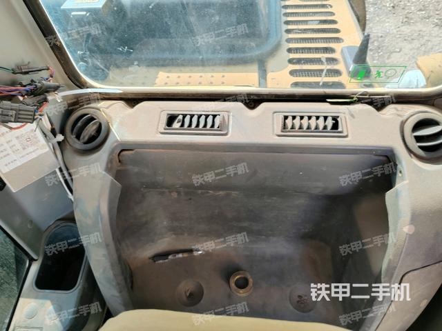 左后方玻璃角標(biāo)（駕駛室部分）